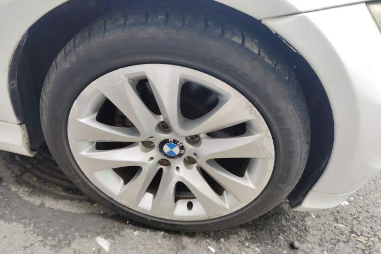 Used BMW 3 Series 2011 320i Luxury Edition Right Front Wheel Hub