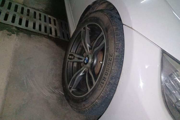 Used BMW 3 Series 2011 320i Sport Edition Right Front Wheel Hub