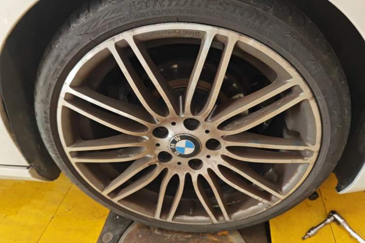Used BMW 3 Series 2011 320i Coupe Right Front Wheel Hub