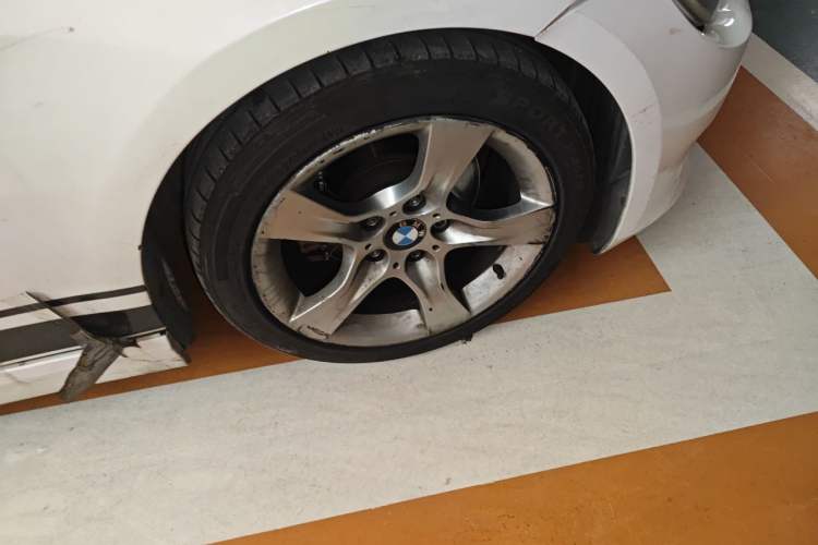 Used BMW 3 Series 2011 325i Convertible Coupe Right Front Wheel Hub