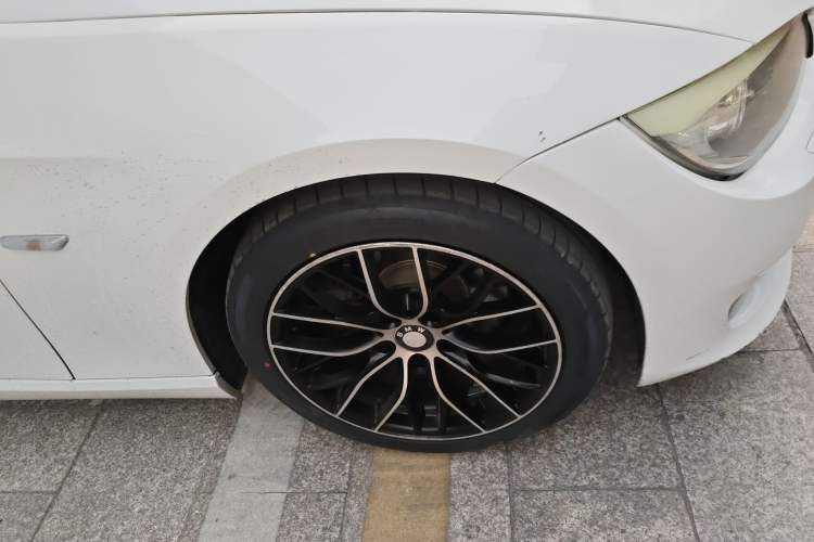 Used BMW 3 Series 2011 325i Convertible Coupe Right Front Wheel Hub