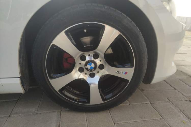 Used BMW 3 Series 2011 320i Convertible Coupe Right Front Wheel Hub