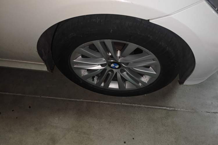 Used BMW 3 Series 2011 320i Sport Edition Right Front Wheel Hub