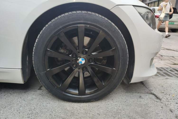 Used BMW 3 Series 2011 325i Convertible Coupe Right Front Wheel Hub