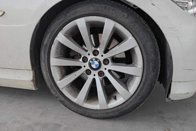 Used BMW 3 Series 2011 325i Sport Edition Right Front Wheel Hub