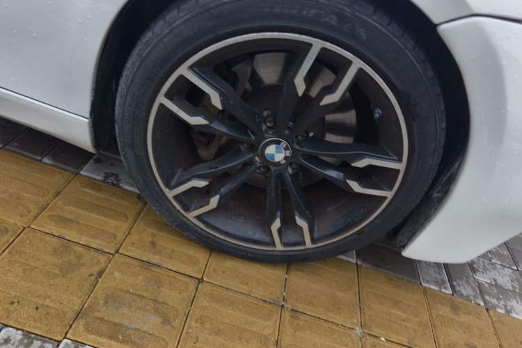 Used BMW 3 Series 2011 335i Convertible Coupe Right Front Wheel Hub