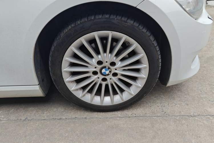 Used BMW 3 Series 2011 320i Convertible Coupe Right Front Wheel Hub
