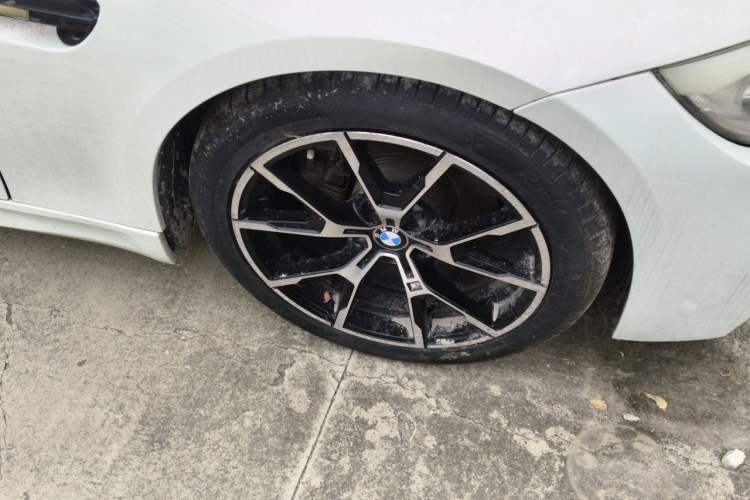 Used BMW 3 Series 2011 325i Convertible Coupe Right Front Wheel Hub