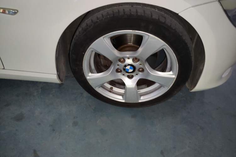 Used BMW 3 Series 2011 320i Convertible Coupe Right Front Wheel Hub
