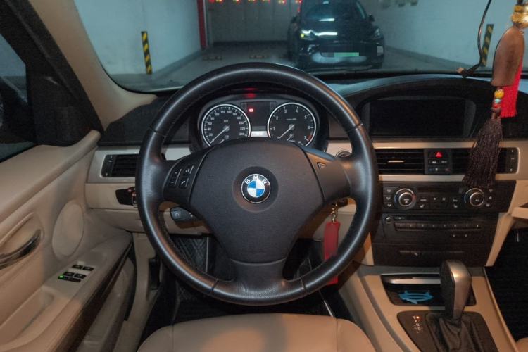 Used BMW 3 Series 2011 320i Luxury Edition Steering Wheel