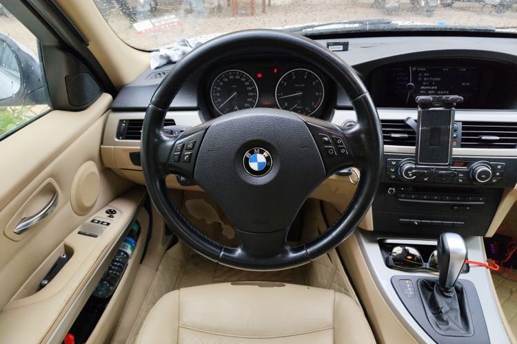 Used BMW 3 Series 2011 320i Luxury Edition Steering Wheel