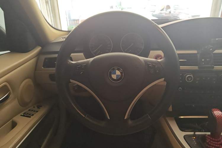 Used BMW 3 Series 2011 320i Luxury Edition Steering Wheel