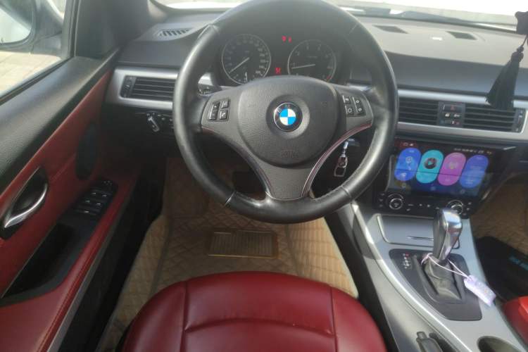 Used BMW 3 Series 2011 320i Convertible Coupe Steering Wheel