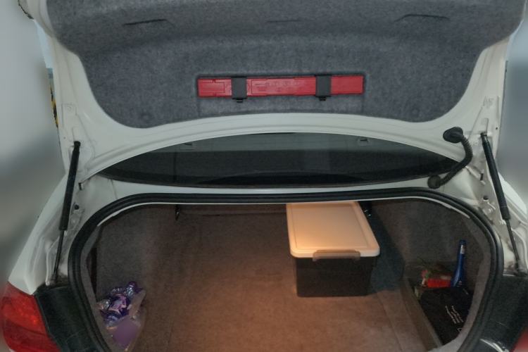 Used BMW 3 Series 2011 320i Luxury Edition Trunk
