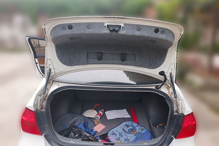 Used BMW 3 Series 2011 320i Luxury Edition Trunk