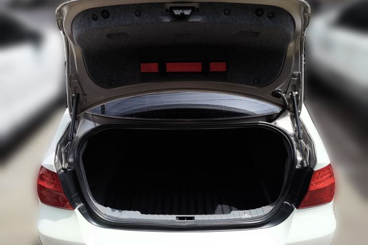 Used BMW 3 Series 2011 320i Luxury Edition Trunk