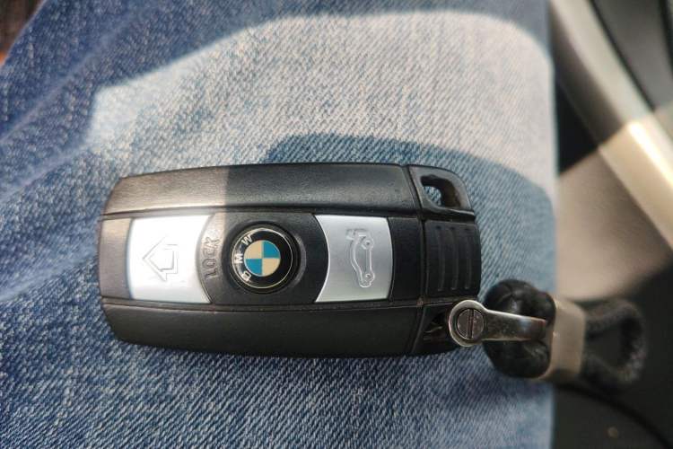 Used BMW 3 Series 2011 320i Luxury Edition Vehicle Key