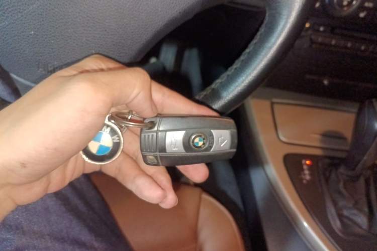Used BMW 3 Series 2011 320i Luxury Edition Vehicle Key