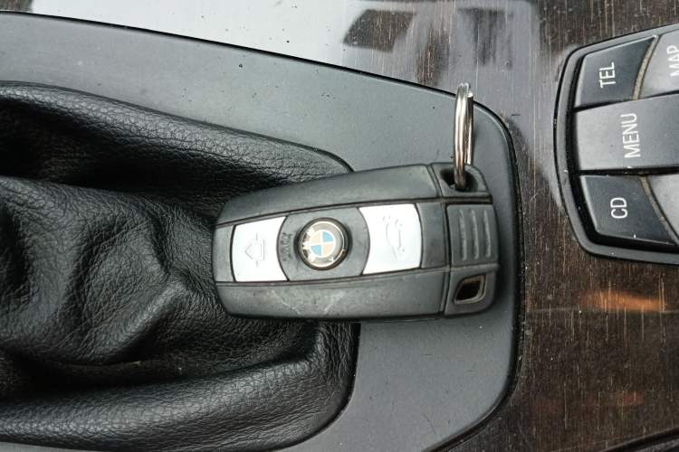Used BMW 3 Series 2011 330i two-door coupe Vehicle Key