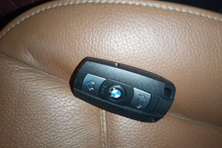 Used BMW 3 Series 2011 320i Luxury Edition Vehicle Key