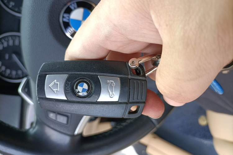Used BMW 3 Series 2011 325i Luxury Edition Vehicle Key