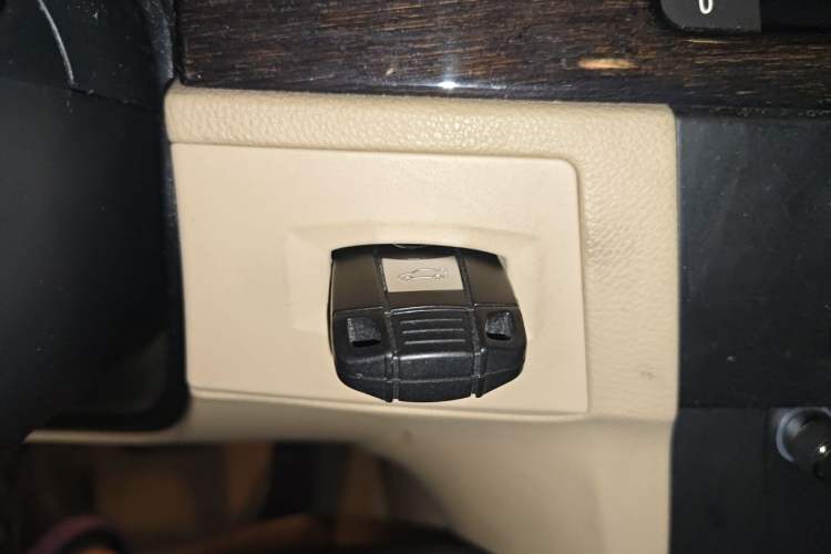Used BMW 3 Series 2011 325i Luxury Edition Vehicle Key
