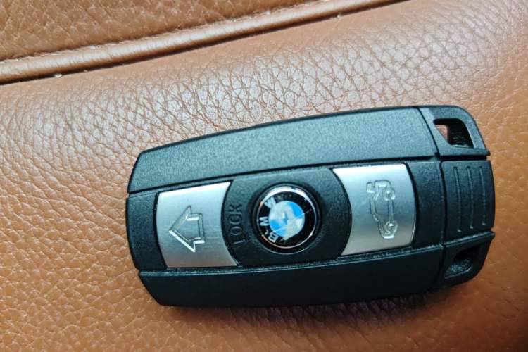 Used BMW 3 Series 2011 320i Luxury Edition Vehicle Key