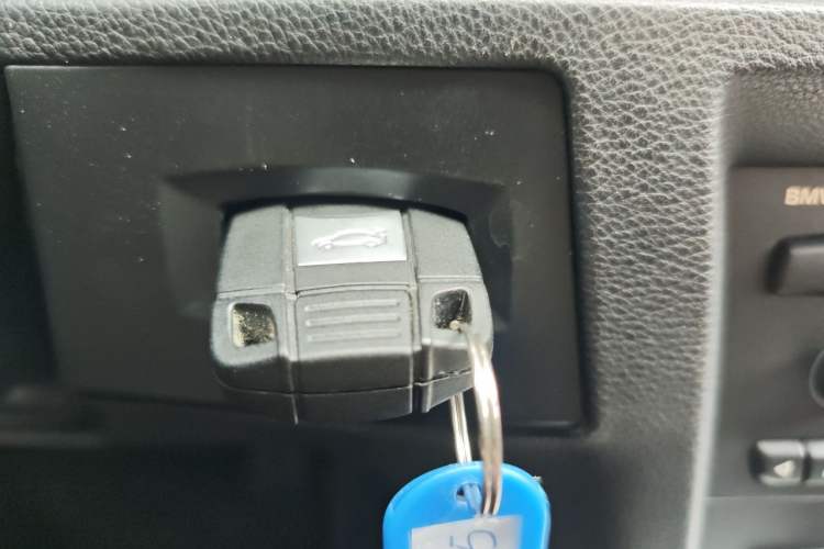 Used BMW 3 Series 2011 325i two-door coupe Vehicle Key