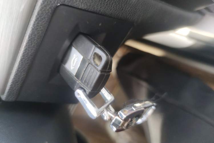 Used BMW 3 Series 2011 320i Convertible Coupe Vehicle Key