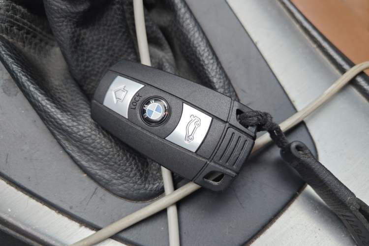 Used BMW 3 Series 2011 320i Convertible Coupe Vehicle Key