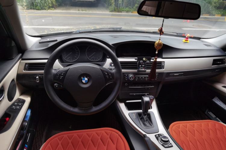 Used BMW 3 Series 2011 320i Luxury Edition Center Console