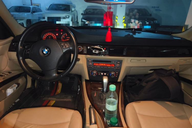 Used BMW 3 Series 2011 320i Sport Edition Center Console