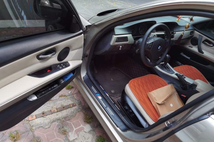Used BMW 3 Series 2011 320i Luxury Edition Driver Seat