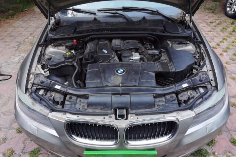 Used BMW 3 Series 2011 320i Luxury Edition Engine Bay