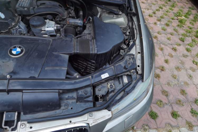 Used BMW 3 Series 2011 320i Luxury Edition Engine Bay Left