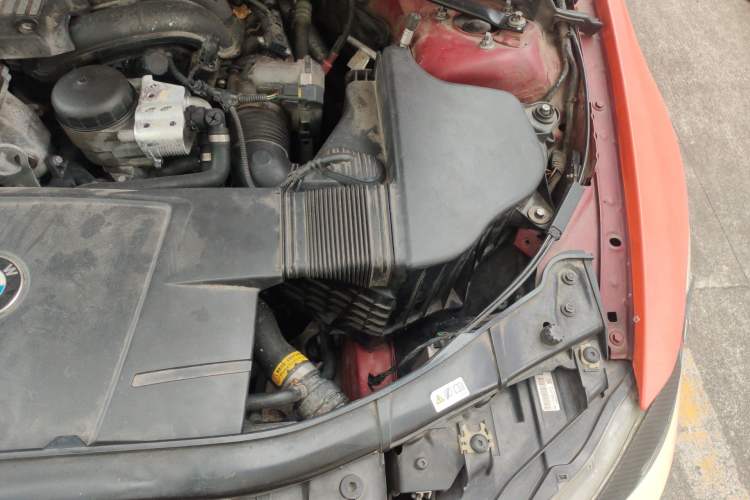 Used BMW 3 Series 2011 320i Luxury Edition Engine Bay Left