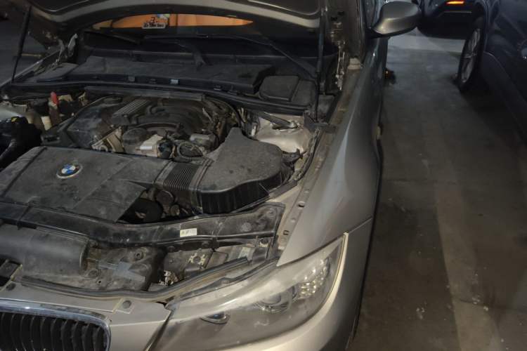Used BMW 3 Series 2011 320i Sport Edition Engine Bay Left