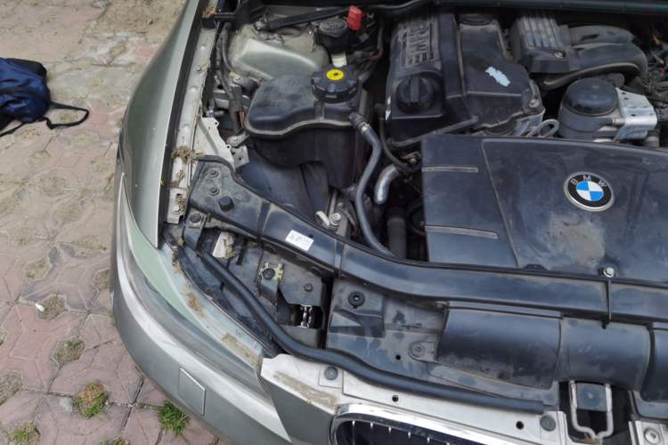 Used BMW 3 Series 2011 320i Luxury Edition Engine Bay Right