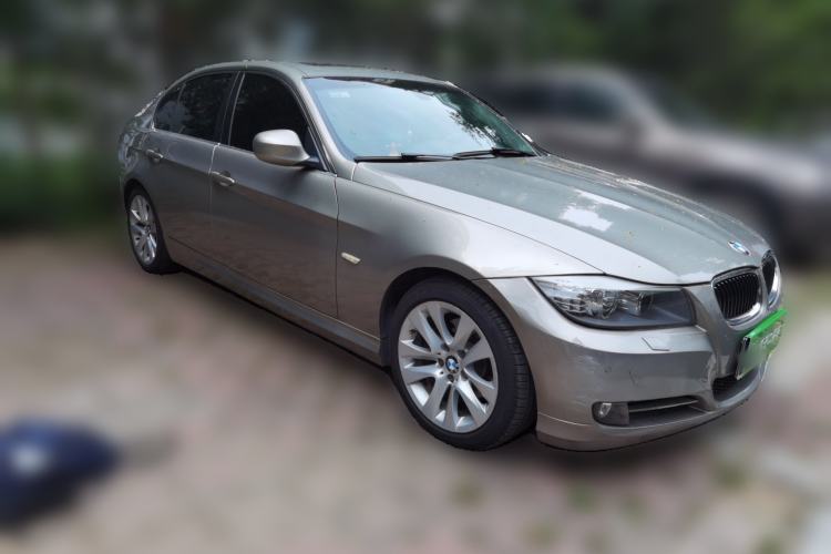 Used BMW 3 Series 2011 320i Luxury Edition Front Right 45 Deg
