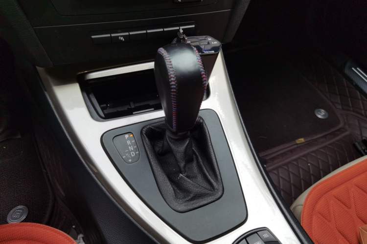 Used BMW 3 Series 2011 320i Luxury Edition Gear Lever