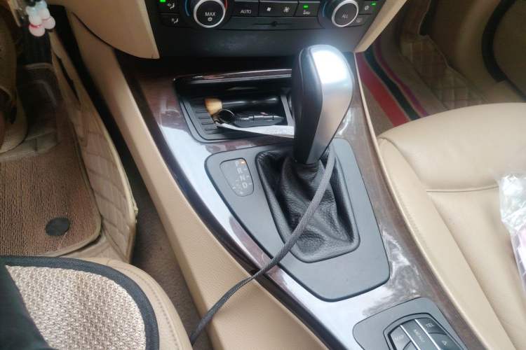 Used BMW 3 Series 2011 325i Sport Edition Gear Lever