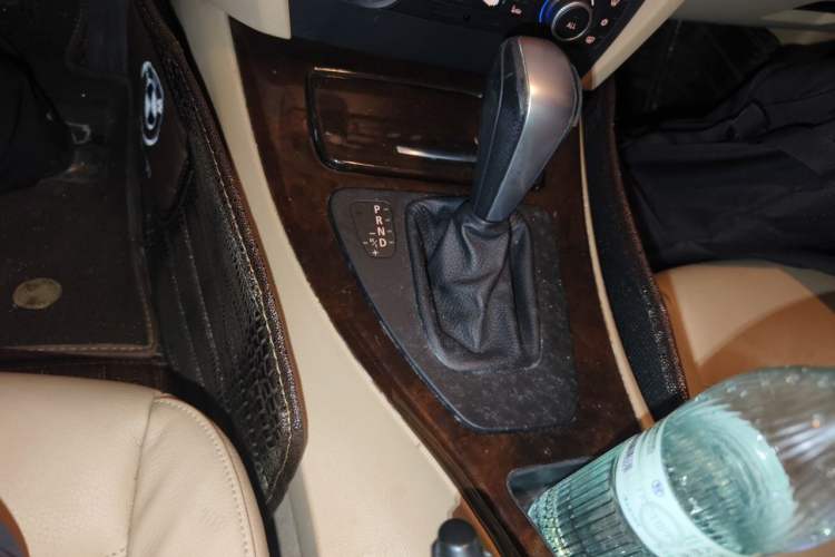 Used BMW 3 Series 2011 320i Sport Edition Gear Lever