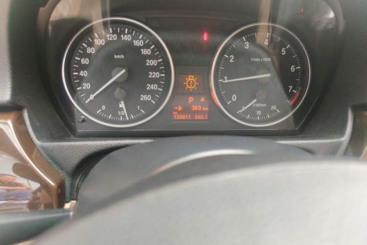 Used BMW 3 Series 2011 325i Sport Edition Odometer Close Up