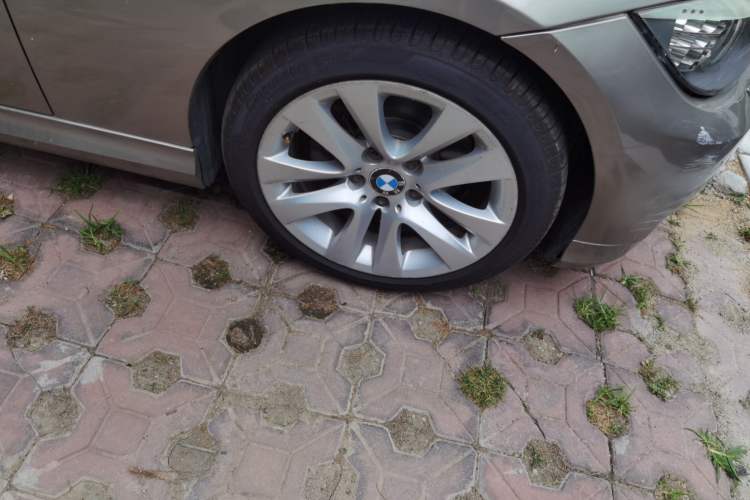 Used BMW 3 Series 2011 320i Luxury Edition Right Front Wheel Hub