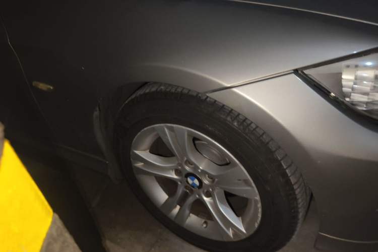 Used BMW 3 Series 2011 320i Sport Edition Right Front Wheel Hub
