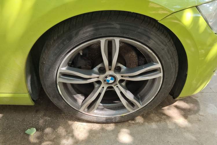 Used BMW 3 Series 2011 325i Convertible Coupe Right Front Wheel Hub