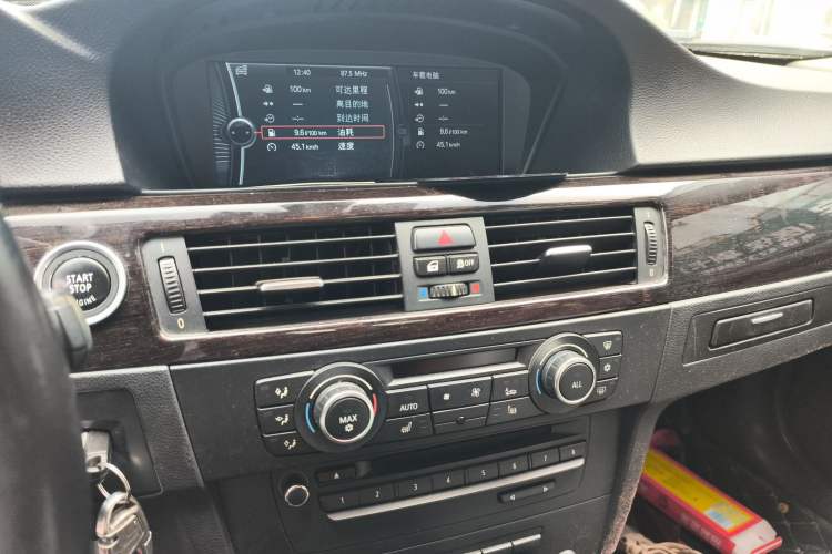 Used BMW 3 Series 2012 325i Luxury Edition Audio And AC Panel