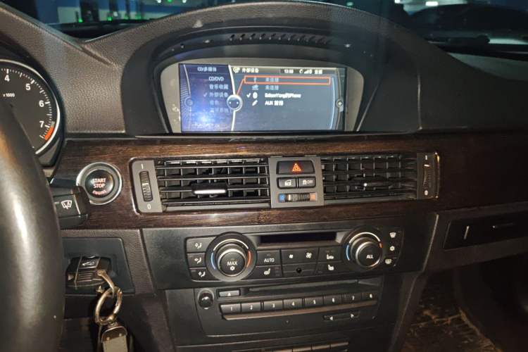 Used BMW 3 Series 2012 325i Luxury Edition Audio And AC Panel