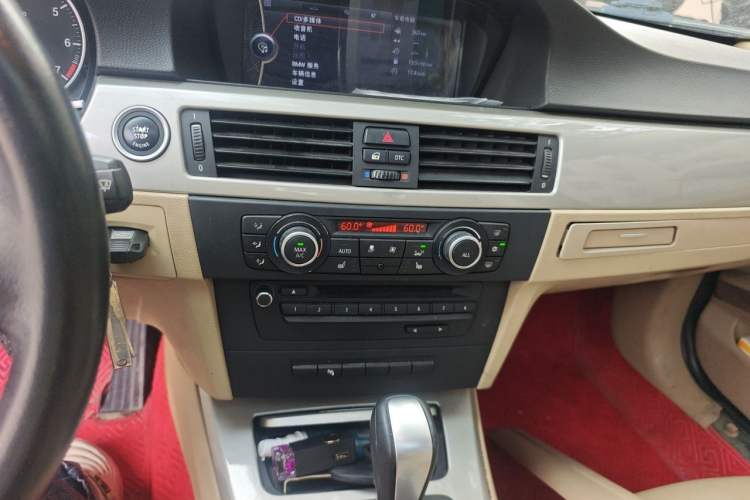 Used BMW 3 Series 2012 320i Luxury Edition Audio And AC Panel