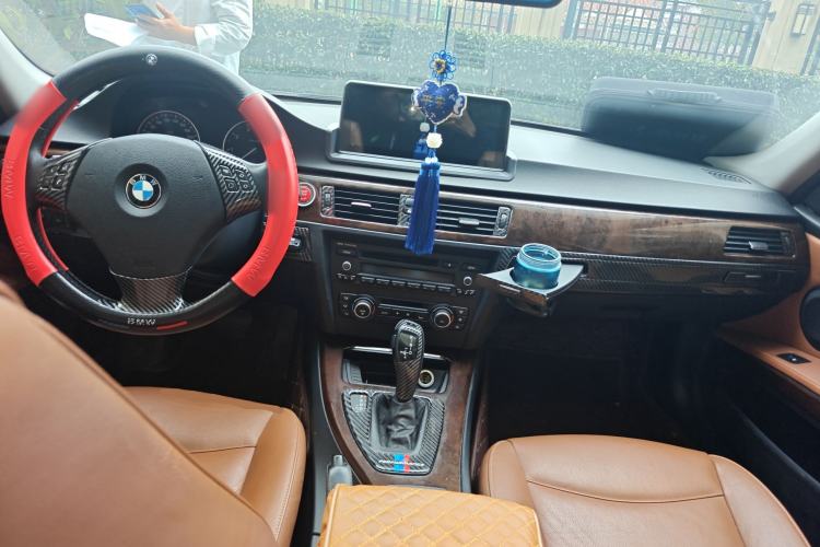 Used BMW 3 Series 2012 320i Sport Edition Center Console